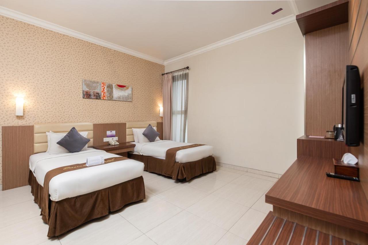 Life Emerald Hotel Surabaya Ngoại thất bức ảnh