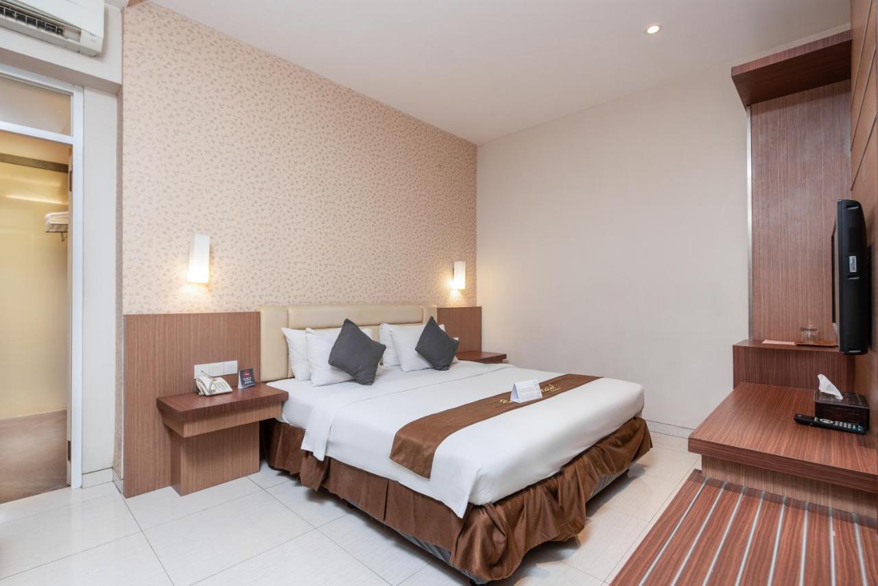 Life Emerald Hotel Surabaya Ngoại thất bức ảnh