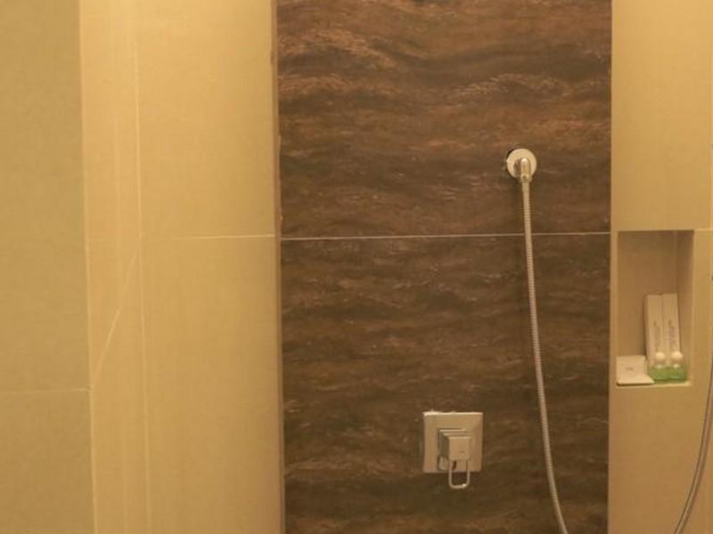 Life Emerald Hotel Surabaya Ngoại thất bức ảnh